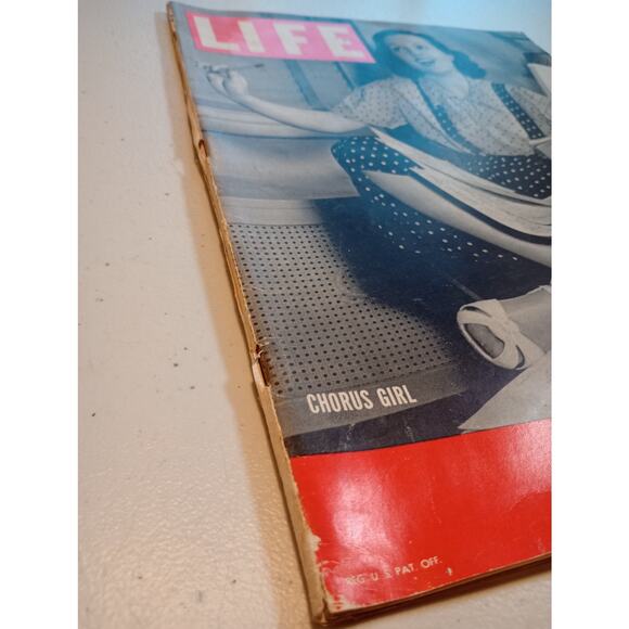 Life Magazine MARCH 18, 1940 WWII , Seabiscuit, Taft Presidency "Du Barry" Girls - Picture 3 of 9